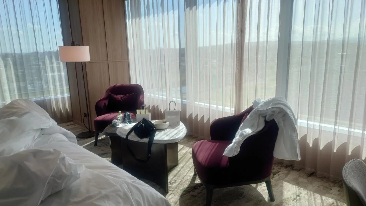 延遲退房在客房休息