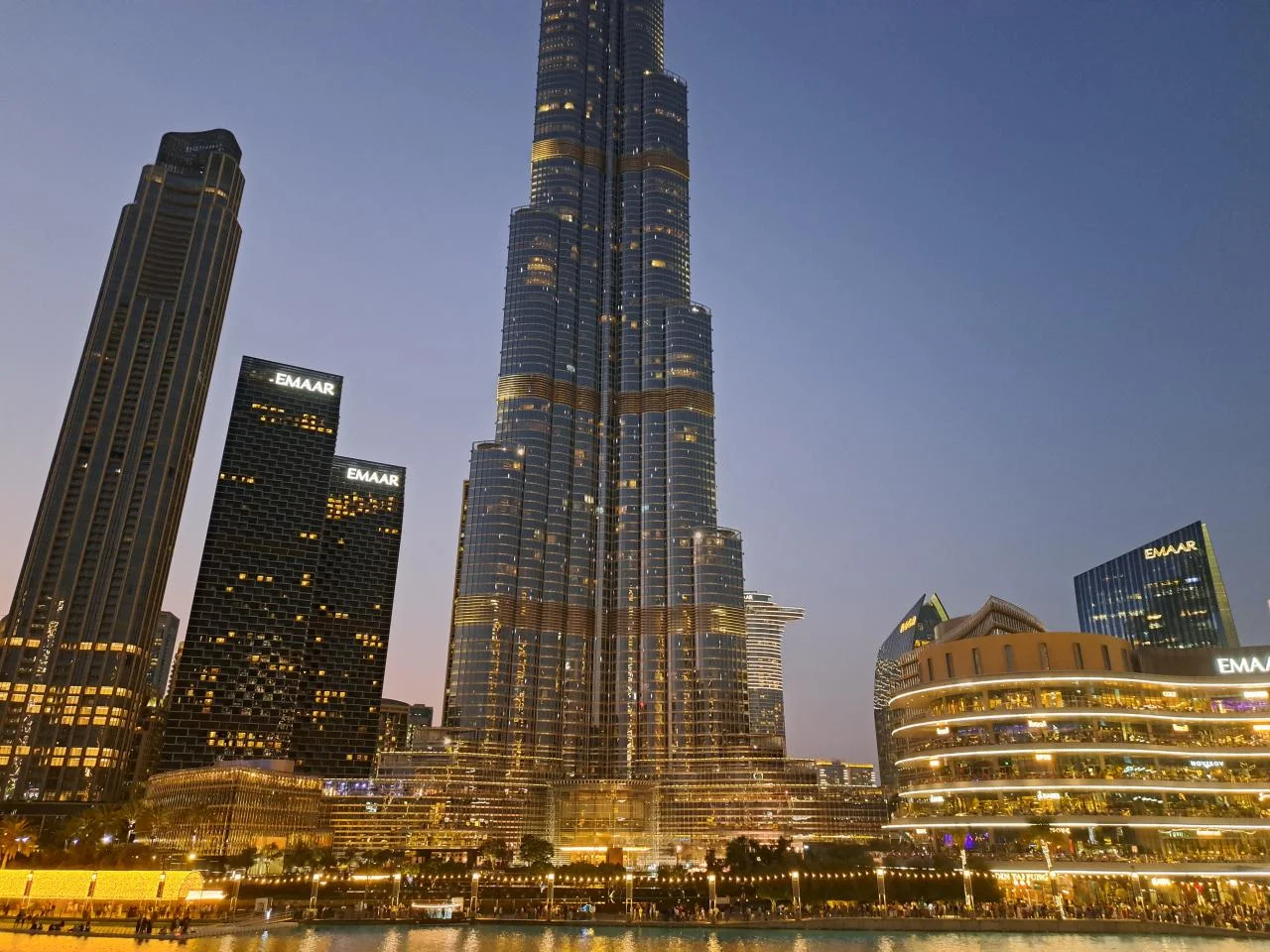 BiCE Mare 的夜景与哈利法塔