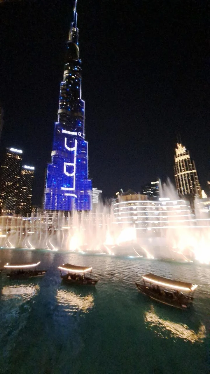 BiCE Mare 餐厅内的意大利海鲜美食与夜景