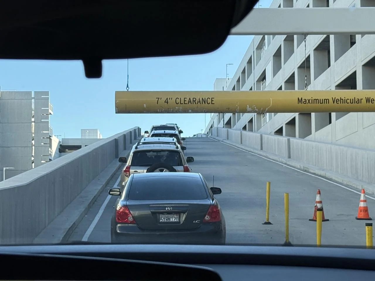 ディズニー・カリフォルニア・アドベンチャーの噴水ショー時間と体験談 - エントランスの様子