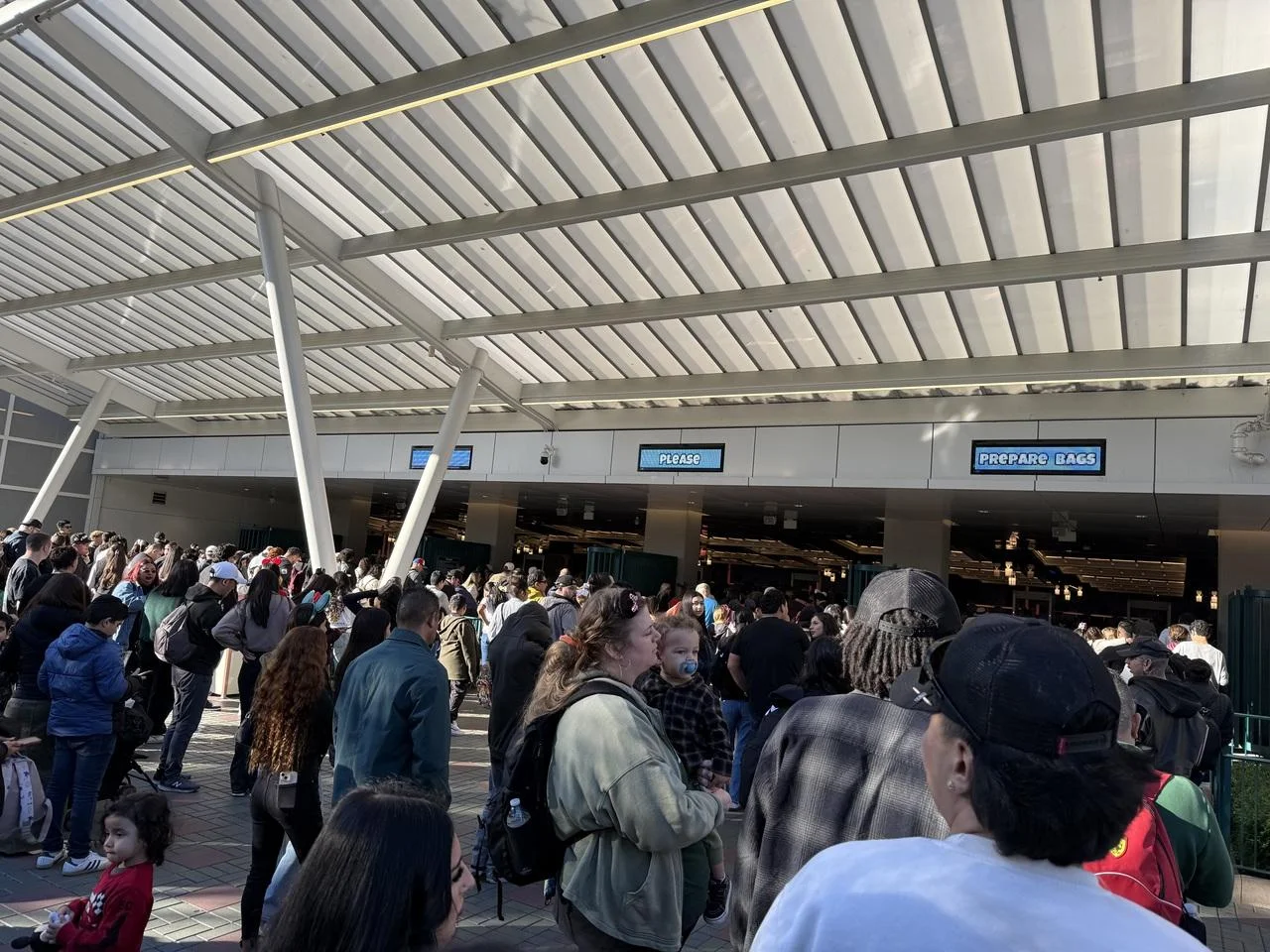 ディズニー・カリフォルニア・アドベンチャーの噴水ショー時間と体験談 - ブエナビスタストリート