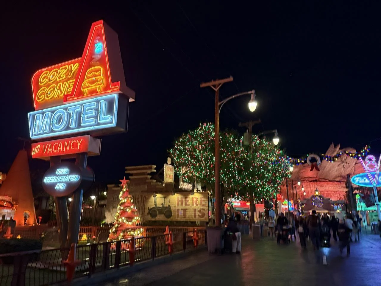 ラジエーター・スプリングス・レーサーの夜間走行