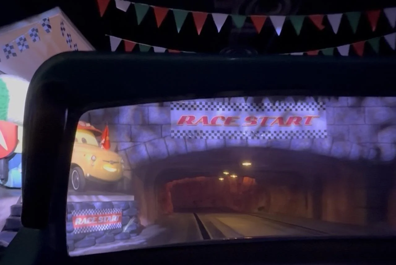 カーズランドのネオンサイン