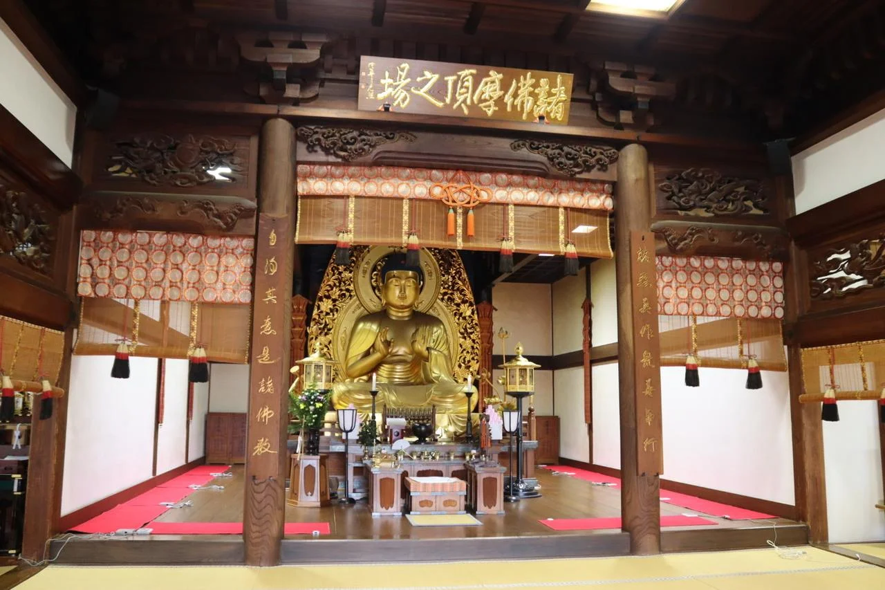 เจดีย์หินในวัด