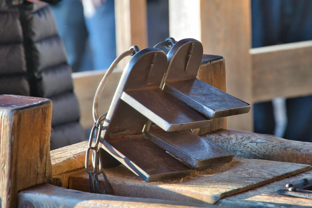 Winterreise nach Kyoto: Fushimi Inari und Kiyomizu-dera Holzstruktur der Bühne