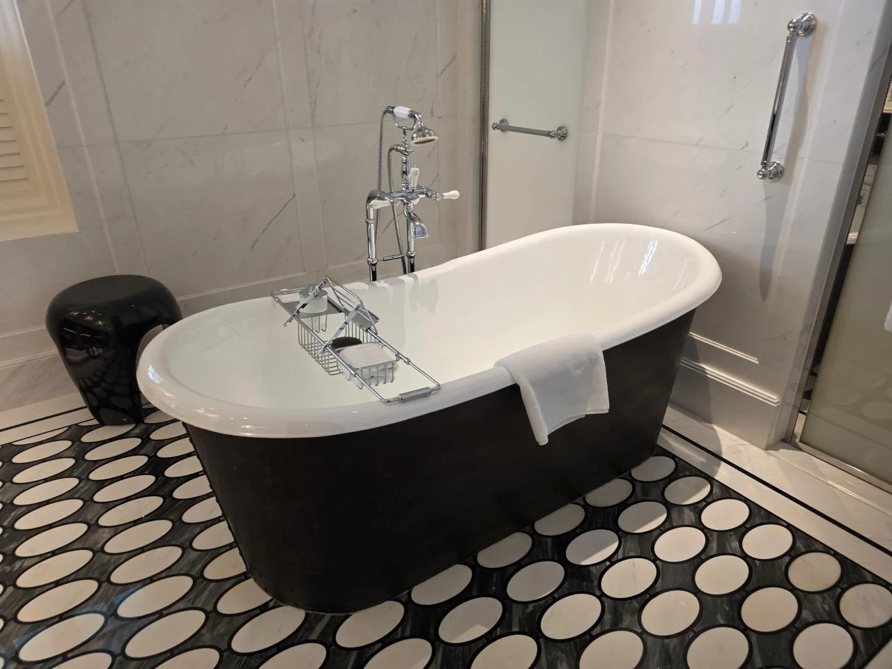 ห้องนอนที่โรงแรมราฟเฟิลส์ สิงคโปร์