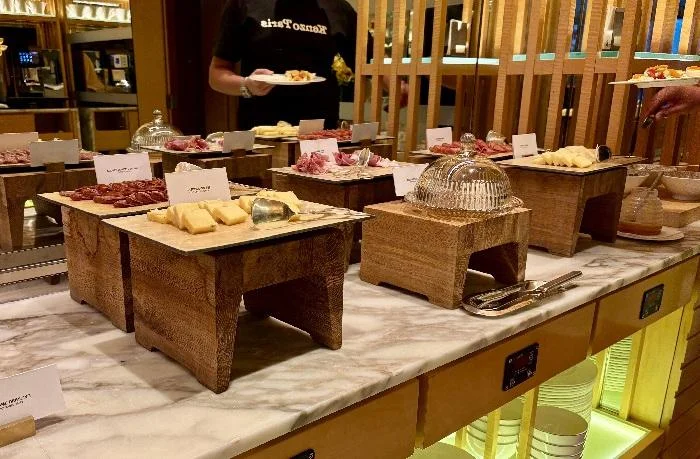 新加坡丽思卡尔顿美年酒店行政酒廊入住体验 欢迎水果