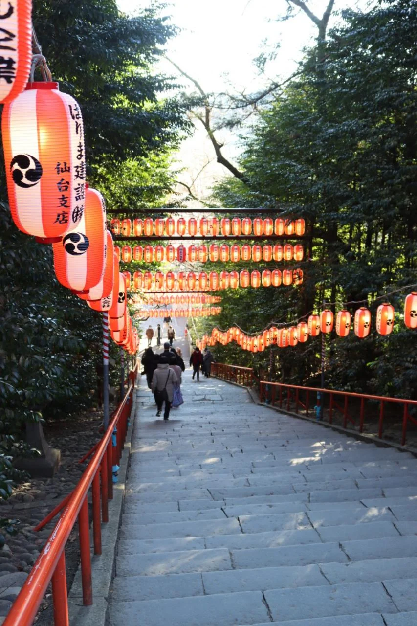 การเยี่ยมชมวัด ศาลเจ้า และสถานที่หลายแห่งในเมืองเซนได