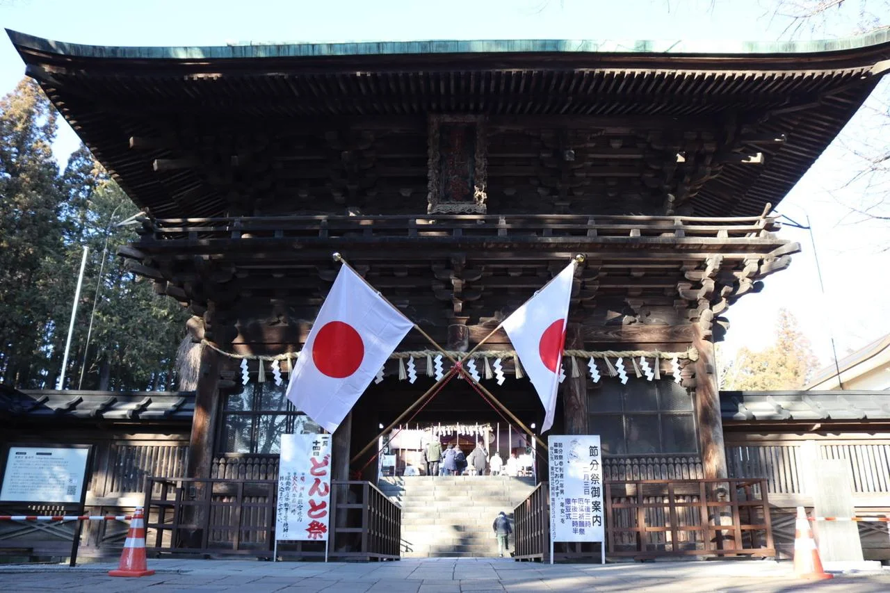 โคมไฟหินเรียงราย