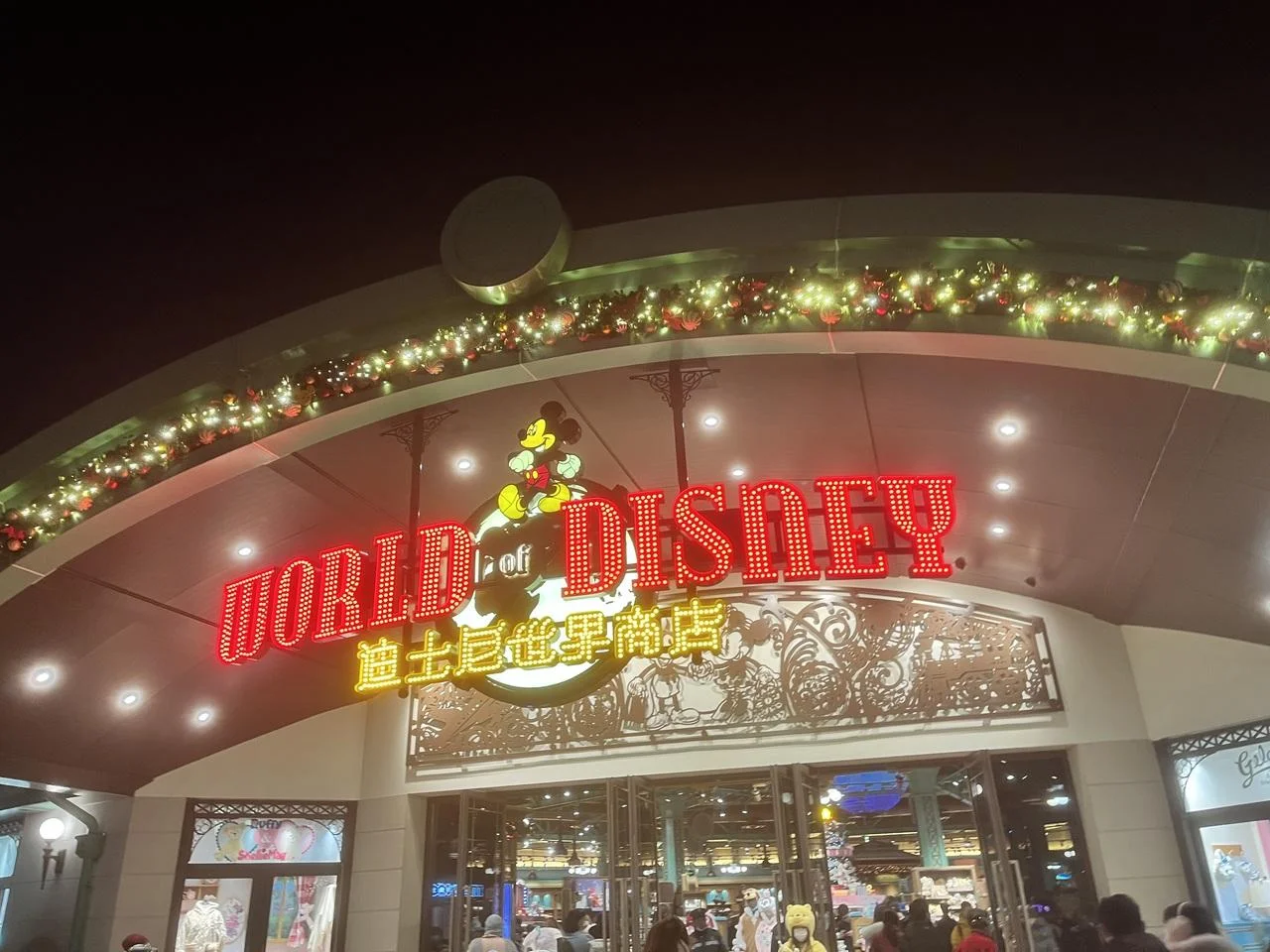 shanghai-disneyland-open-run-57