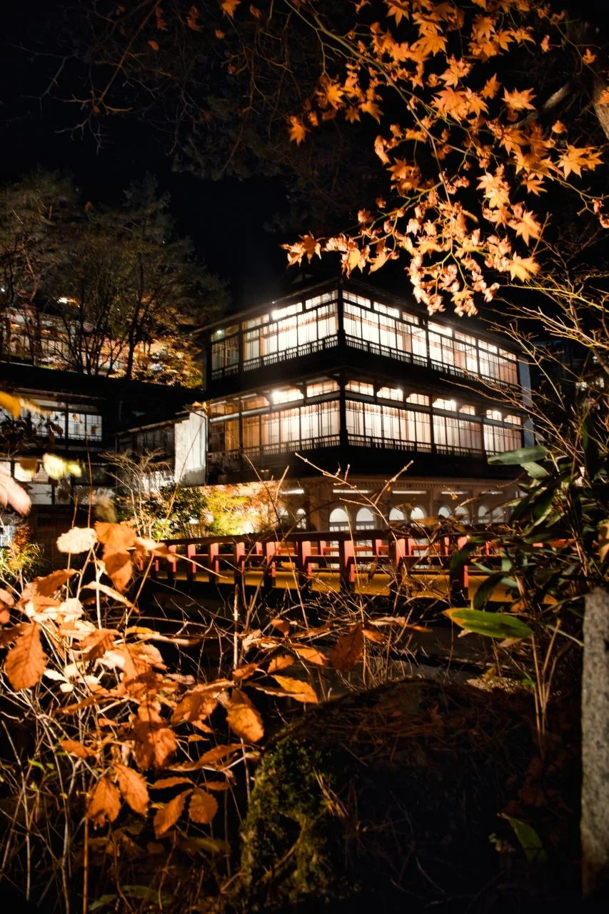 四万温泉《千与千寻》小镇夜景温泉体验