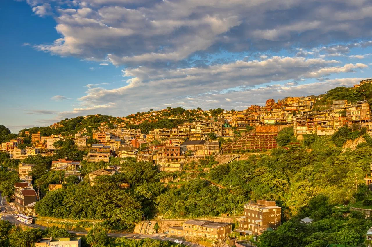 โคมแดงเริ่มเปิดไฟ