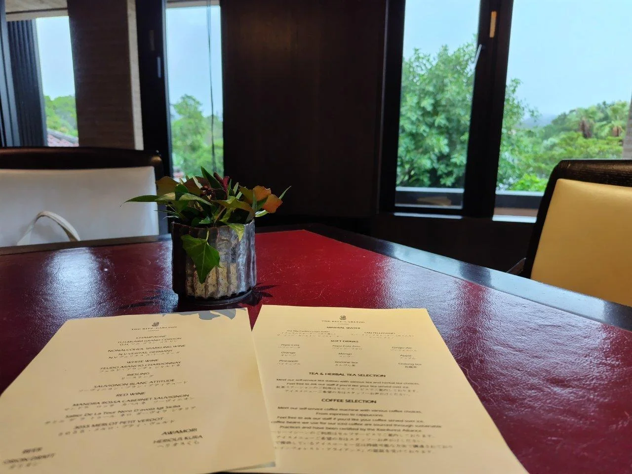 ritz-carlton-okinawa-lobby-night