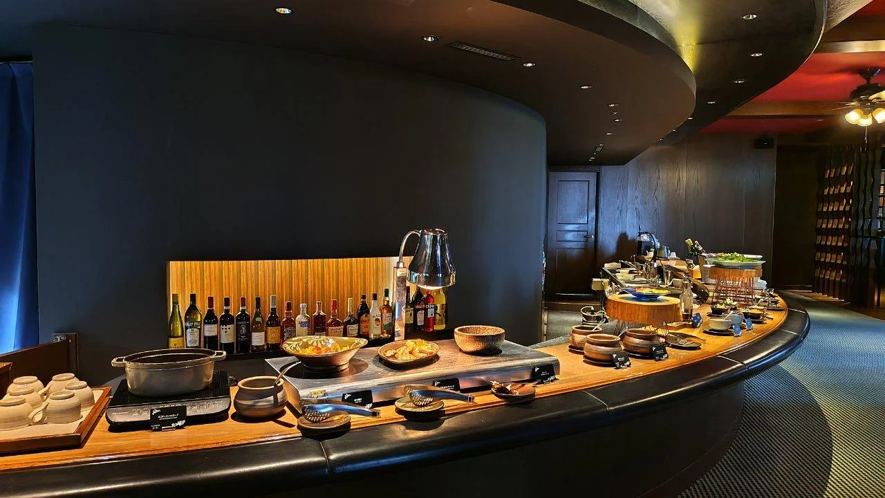 breakfast-table-setting