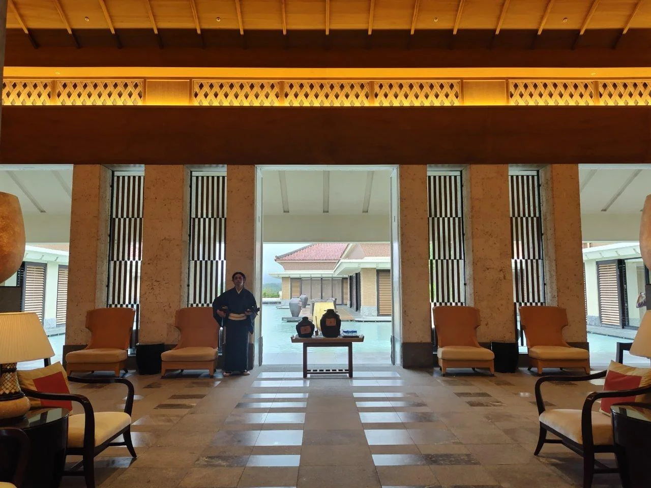 club-lounge-light-lunch