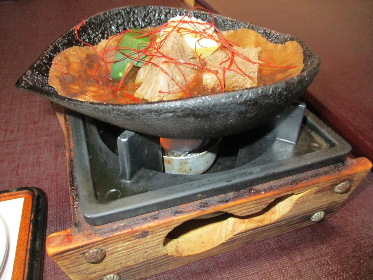 객실식 저녁에 차려진 반찬과 온물 요리 객실식 저녁에 차려진 반찬과 온물 요리